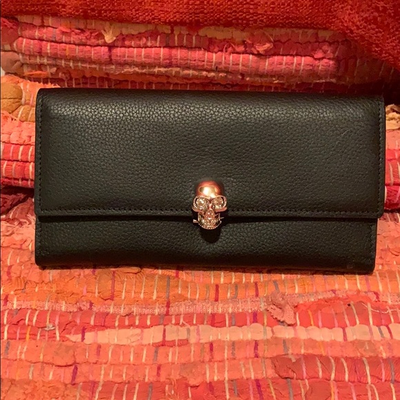 Alexander McQueen Accessories - Black Leather Skull-Clasp Continental Wallet